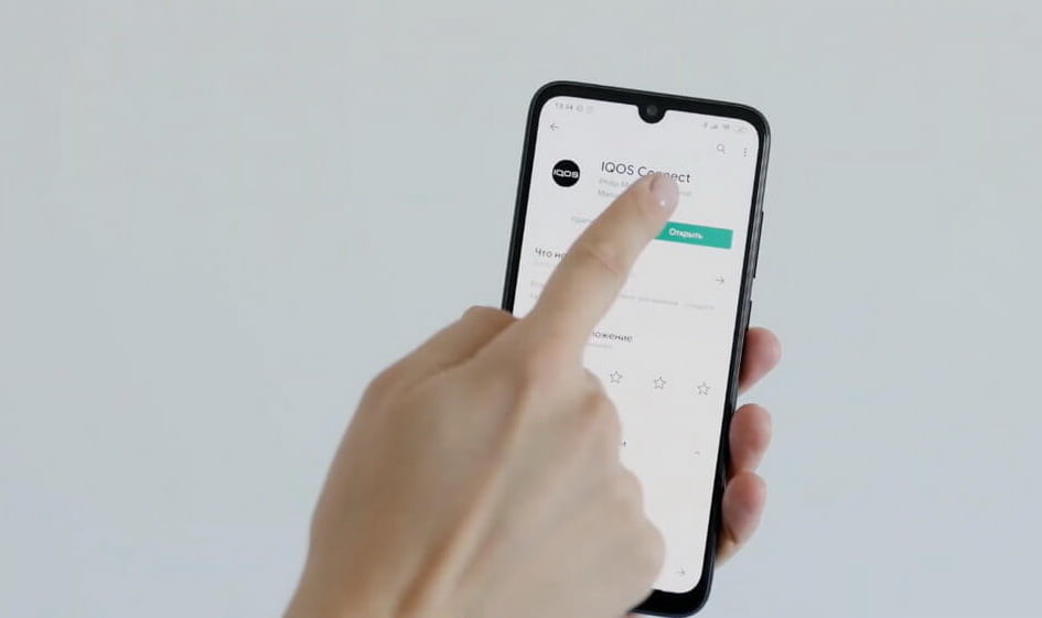 На фото изображена установка приложения iqos на Андроид-смартфоне